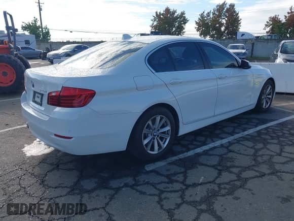 2015 BMW 5 Series 528i с VIN WBA5A5C51FD513425, выставлен на аукционе IAAI как лот 43464153 с пробегом 159 894 миль миль и . История ставок и продаж доступна на DreamBid. Изображение 4.