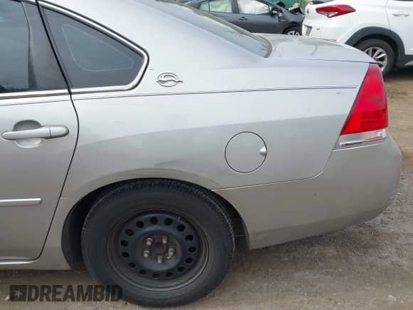 2007 Chevrolet Impala Police Unmarked Police z VIN 2G1WS58R379418632, wystawiony jako IAAI lot #43191274 z przebiegiem 196 506 mil mil oraz . Historia ofert i sprzedaży dostępna na DreamBid. Obrazek 17.