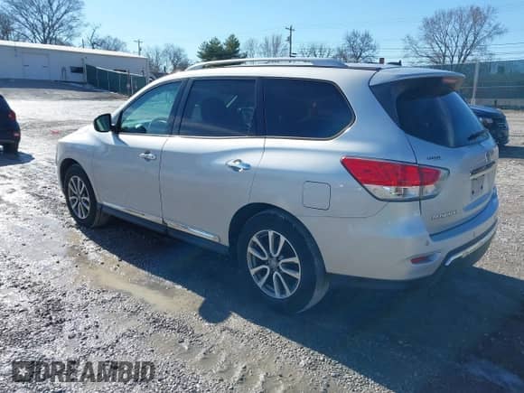 2014 Nissan Pathfinder S with VIN 5N1AR2MN1EC706374, listed as a IAAI auction lot 41617390 with 174,487 mi miles and . Bid and sale history available at DreamBid. Image 3.