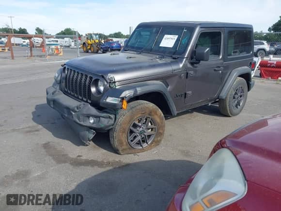2024 Jeep Wrangler Sport S z VIN 1C4PJXAN9RW117133, wystawiony jako IAAI lot #42497915 z przebiegiem 9 754 mil mil oraz . Historia ofert i sprzedaży dostępna na DreamBid. Obrazek 17.