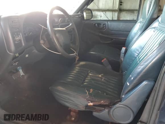 2002 Chevrolet S-10 с VIN 1GCCS14W728140191, выставлен на аукционе Copart как лот 56434075 с пробегом 223 439 миль миль и Списание • Salvage title. История ставок и продаж доступна на DreamBid. Изображение 7.