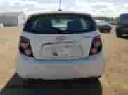 2016 Chevrolet Sonic LS z VIN 1G1JA6SG3G4162621, wystawiony jako Copart lot #80835855 z przebiegiem 97 621 mil mil oraz Szkoda całkowita • Salvage title. Historia ofert i sprzedaży dostępna na DreamBid. Obrazek 6.