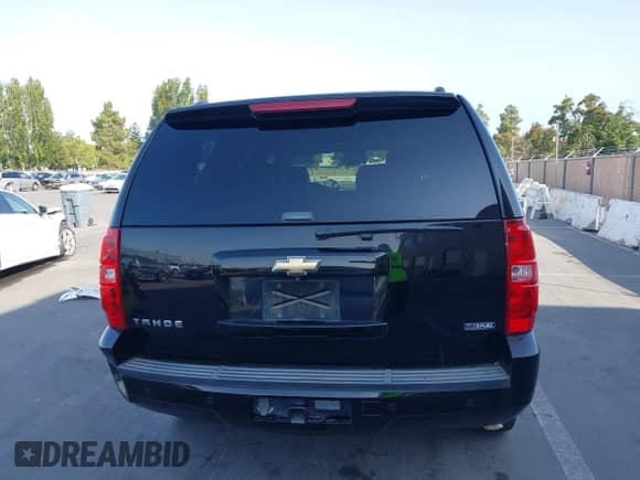 2008 Chevrolet Tahoe LTZ with VIN 1GNFK13098J143578, listed as a IAAI auction lot 42549671 with 208,738 mi miles and . Bid and sale history available at DreamBid. Image 16.