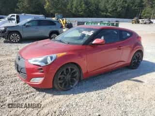 2013 Hyundai Veloster w/Black Int z VIN KMHTC6AD9DU106353, wystawiony jako Copart lot #82602835 z przebiegiem 115 712 mil mil oraz Czysty tytuł • Clean title. Historia ofert i sprzedaży dostępna na DreamBid. Obrazek 1.
