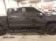 2024 Chevrolet Silverado 1500 LT Trail Boss z VIN 3GCUDFED5RG123564, wystawiony jako IAAI lot #42193775 z przebiegiem 26 302 mil mil oraz . Historia ofert i sprzedaży dostępna na DreamBid. Obrazek 13.