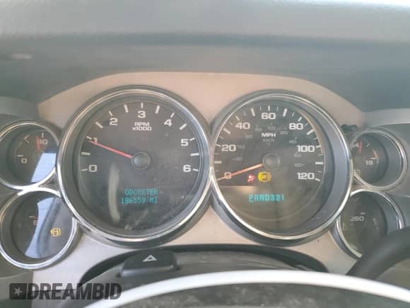 2007 GMC Sierra 1500 Work Truck z VIN 1GTEK19097Z518736, wystawiony jako Copart lot #71458525 z przebiegiem 186 559 mil mil oraz Czysty tytuł • Clean title. Historia ofert i sprzedaży dostępna na DreamBid. Obrazek 9.