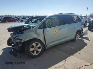 2016 Toyota Sienna LE с VIN 5TDKK3DC4GS702161, выставлен на аукционе Copart как лот 48042585 с пробегом Не указан миль и Списание • Salvage title. История ставок и продаж доступна на DreamBid. Изображение 1.