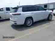 2021 Jeep Grand Cherokee Summit Reserve z VIN 1C4RJKET4M8197071, wystawiony jako IAAI lot #42430824 z przebiegiem 36 927 mil mil oraz . Historia ofert i sprzedaży dostępna na DreamBid. Obrazek 4.