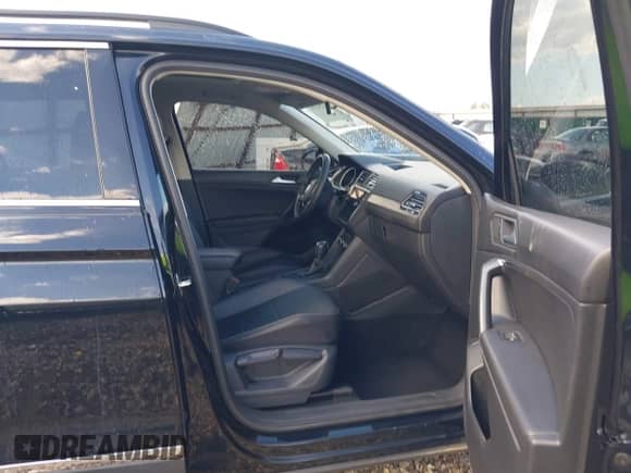 2021 Volkswagen Tiguan SE with VIN 3VV3B7AX2MM099162, listed as a IAAI auction lot 43252187 with 85,668 mi miles and . Bid and sale history available at DreamBid. Image 5.