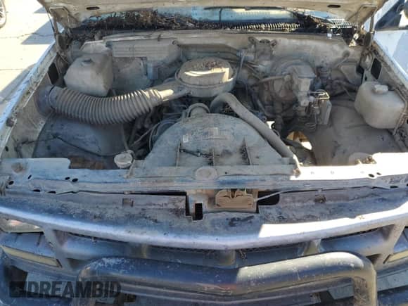 1992 Chevrolet Silverado 1500 z VIN 1GCEC14Z4NE117148, wystawiony jako Copart lot #89776595 z przebiegiem Nie podano mil oraz Czysty tytuł • Clean title. Historia ofert i sprzedaży dostępna na DreamBid. Obrazek 11.