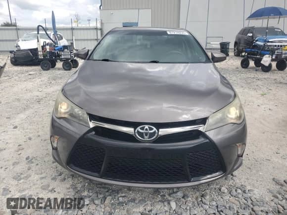 2015 Toyota Camry SE z VIN 4T1BF1FK3FU473992, wystawiony jako Copart lot #81214235 z przebiegiem 161 099 mil mil oraz Szkoda całkowita • Salvage title. Historia ofert i sprzedaży dostępna na DreamBid. Obrazek 5.