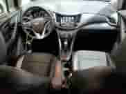 2018 Chevrolet Trax LT z VIN KL7CJPSB0JB598210, wystawiony jako Copart lot #82758605 z przebiegiem 84 584 mil mil oraz Szkoda całkowita • Salvage title. Historia ofert i sprzedaży dostępna na DreamBid. Obrazek 8.