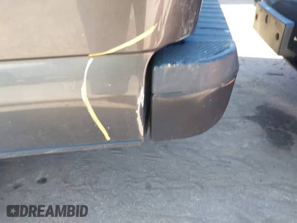 2018 Ford F-150 XL z VIN 1FTMF1CB8JKC19801, wystawiony jako IAAI lot #43383459 z przebiegiem 138 363 mil mil oraz . Historia ofert i sprzedaży dostępna na DreamBid. Obrazek 19.