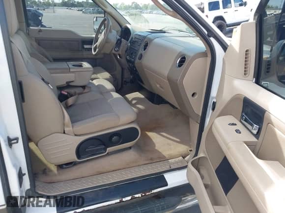 2004 Ford F-150 XL с VIN 1FTPX12514NC21964, выставлен на аукционе IAAI как лот 43385804 с пробегом 181 938 миль миль и . История ставок и продаж доступна на DreamBid. Изображение 5.