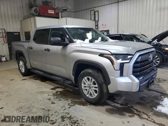 2022 Toyota Tundra SR5 with VIN 5TFLA5DB2NX027458, listed as a Copart auction lot 43463833 with 16,272 mi miles and . Bid and sale history available at DreamBid. Image 4.