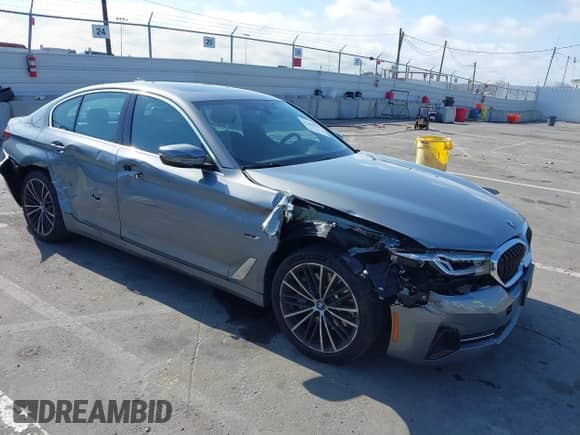 2023 BMW 5 Series 530e с VIN WBA13AG00PCM10164, выставлен на аукционе IAAI как лот 42406603 с пробегом 26 770 миль миль и . История ставок и продаж доступна на DreamBid. Изображение 1.