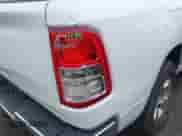 2024 Ram 1500 Big Horn z VIN 1C6SRFFT6RN115065, wystawiony jako IAAI lot #41997639 z przebiegiem 15 453 mil mil oraz . Historia ofert i sprzedaży dostępna na DreamBid. Obrazek 18.