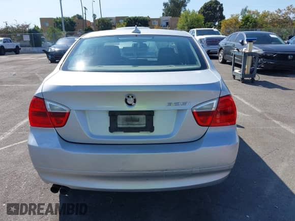 2006 BMW 3 Series 325i z VIN WBAVB135X6KX37228, wystawiony jako IAAI lot #43215691 z przebiegiem 162 983 mil mil oraz . Historia ofert i sprzedaży dostępna na DreamBid. Obrazek 16.