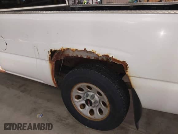 2005 GMC Sierra 1500 Work Truck z VIN 1GTEC14XX5Z120398, wystawiony jako IAAI lot #41889905 z przebiegiem 201 414 mil mil oraz . Historia ofert i sprzedaży dostępna na DreamBid. Obrazek 6.