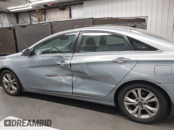 2013 Hyundai Sonata Limited z VIN 5NPEC4AC6DH632538, wystawiony jako IAAI lot #43045898 z przebiegiem 209 554 mil mil oraz . Historia ofert i sprzedaży dostępna na DreamBid. Obrazek 14.