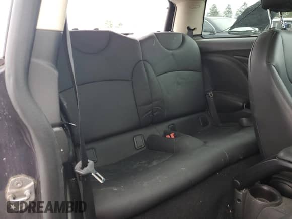 2013 MINI Hardtop с VIN WMWSU3C55DT681229, выставлен на аукционе Copart как лот 81660785 с пробегом 58 932 миль миль и Списание • Salvage title. История ставок и продаж доступна на DreamBid. Изображение 10.