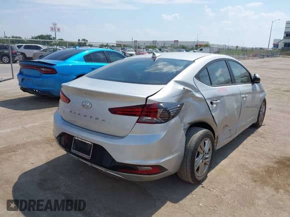 2019 Hyundai Elantra Value Edition z VIN 5NPD84LF4KH450404, wystawiony jako IAAI lot #43251128 z przebiegiem 99 895 mil mil oraz . Historia ofert i sprzedaży dostępna na DreamBid. Obrazek 4.