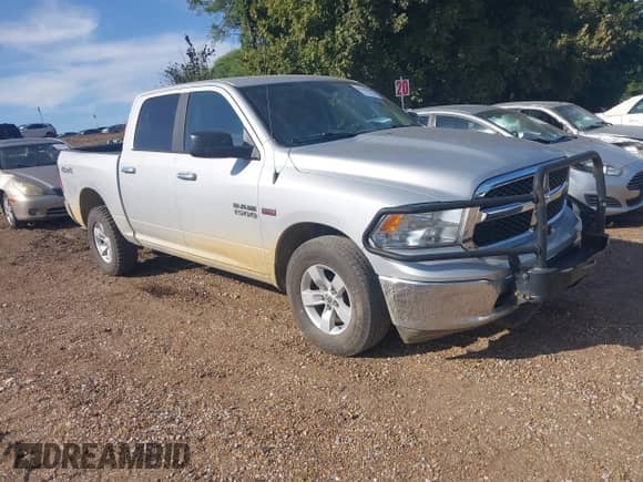 2018 Ram 1500 Big Horn z VIN 1C6RR7LT3JS289366, wystawiony jako IAAI lot #43159203 z przebiegiem 115 237 mil mil oraz . Historia ofert i sprzedaży dostępna na DreamBid. Obrazek 1.