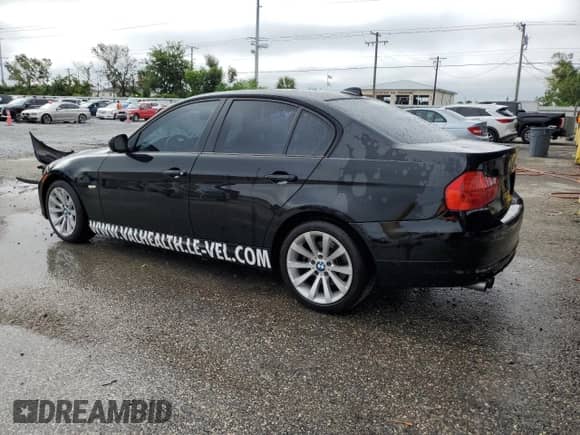 2011 BMW 3 Series 328i с VIN WBAPH7C53BE851350, выставлен на аукционе Copart как лот 71270865 с пробегом 141 476 миль миль и Списание • Salvage title. История ставок и продаж доступна на DreamBid. Изображение 2.