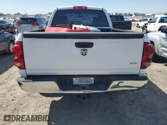 2007 Dodge 1500 SLT z VIN 1D7HA16217J521107, wystawiony jako Copart lot #63311714 z przebiegiem 162 428 mil mil oraz Szkoda całkowita • Salvage title. Historia ofert i sprzedaży dostępna na DreamBid. Obrazek 6.