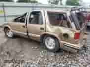 2000 Chevrolet Blazer LS z VIN 1GNCS13W6Y2155253, wystawiony jako Copart lot #55951095 z przebiegiem 243 661 mil mil oraz Szkoda całkowita • Salvage title. Historia ofert i sprzedaży dostępna na DreamBid. Obrazek 2.