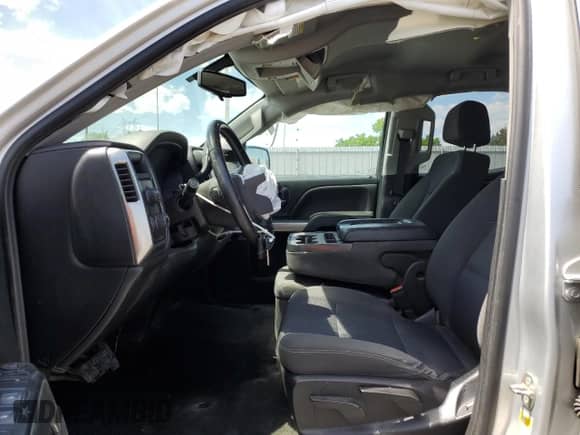 2018 Chevrolet Silverado 1500 LT z VIN 1GCVKREC0JZ180388, wystawiony jako Copart lot #56705505 z przebiegiem 113 827 mil mil oraz Szkoda całkowita • Salvage title. Historia ofert i sprzedaży dostępna na DreamBid. Obrazek 7.