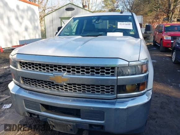 2019 Chevrolet Silverado 2500HD z VIN 2GB2KREG7K1219823, wystawiony jako IAAI lot #41363048 z przebiegiem 256 734 mil mil oraz . Historia ofert i sprzedaży dostępna na DreamBid. Obrazek 6.