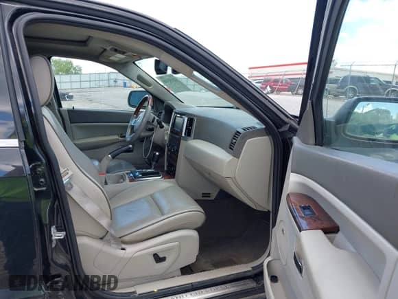 2008 Jeep Grand Cherokee Overland with VIN 1J8HR68268C232204, listed as a IAAI auction lot 42151108 with 229,999 mi miles and . Bid and sale history available at DreamBid. Image 5.