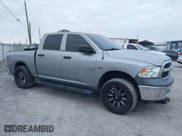 2019 Ram 1500 Express z VIN 1C6RR7KT7KS743055, wystawiony jako IAAI lot #41298661 z przebiegiem 57 536 mil mil oraz . Historia ofert i sprzedaży dostępna na DreamBid. Obrazek 1.