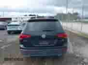 2018 Volkswagen Tiguan S с VIN 3VV0B7AX8JM085507, выставлен на аукционе IAAI как лот 43052864 с пробегом 94 557 миль миль и . История ставок и продаж доступна на DreamBid. Изображение 16.