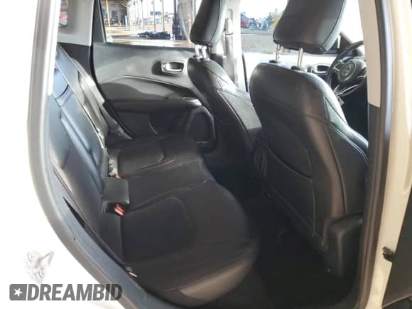 2018 Jeep Compass Latitude z VIN 3C4NJCBB2JT265560, wystawiony jako Copart lot #86600075 z przebiegiem 135 347 mil mil oraz Czysty tytuł • Clean title. Historia ofert i sprzedaży dostępna na DreamBid. Obrazek 11.