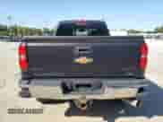 2015 Chevrolet Silverado 2500HD LTZ z VIN 1GC1KWE80FF675823, wystawiony jako Copart lot #80006275 z przebiegiem 153 818 mil mil oraz Szkoda całkowita • Salvage title. Historia ofert i sprzedaży dostępna na DreamBid. Obrazek 6.