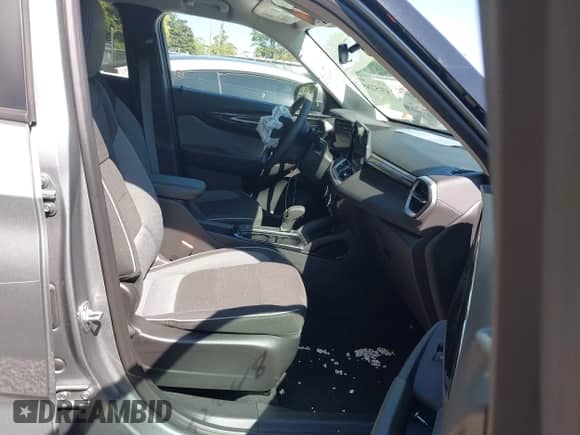 2025 Chevrolet TrailBlazer LT с VIN KL79MRSL0SB205958, выставлен на аукционе IAAI как лот 43152245 с пробегом 6 091 миль миль и . История ставок и продаж доступна на DreamBid. Изображение 5.
