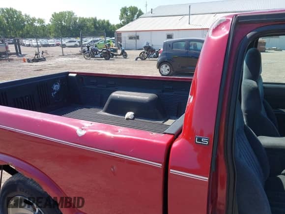 1999 Chevrolet S-10 with VIN 1GCCS1440XK195610, listed as a IAAI auction lot 42920243 with 187,944 mi miles and . Bid and sale history available at DreamBid. Image 8.