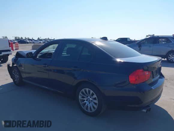 2009 BMW 3 Series 328i z VIN WBAPH77599NM30530, wystawiony jako IAAI lot #43360713 z przebiegiem Nie podano mil oraz . Historia ofert i sprzedaży dostępna na DreamBid. Obrazek 3.