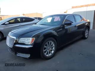 2012 Chrysler 300 z VIN 2C3CCAAGXCH116803, wystawiony jako Copart lot #87457905 z przebiegiem 145 212 mil mil oraz Czysty tytuł • Clean title. Historia ofert i sprzedaży dostępna na DreamBid. Obrazek 1.
