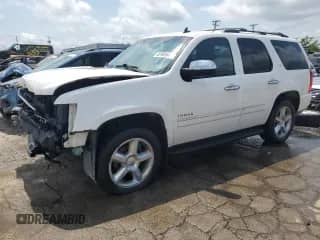 2014 Chevrolet Tahoe LTZ z VIN 1GNSKCE06ER205667, wystawiony jako Copart lot #54498035 z przebiegiem 93 433 mil mil oraz Szkoda całkowita • Salvage title. Historia ofert i sprzedaży dostępna na DreamBid. Obrazek 1.