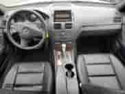 2011 Mercedes-Benz C 350 Sport z VIN WDDGF5GB7BF537066, wystawiony jako Copart lot #86319915 z przebiegiem 181 717 mil mil oraz Szkoda całkowita • Salvage title. Historia ofert i sprzedaży dostępna na DreamBid. Obrazek 8.