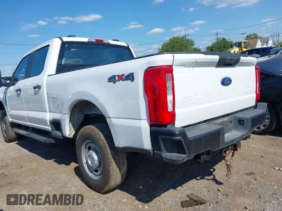 2024 Ford F-250 XL z VIN 1FT7W2BA2REE43068, wystawiony jako IAAI lot #43055236 z przebiegiem 52 868 mil mil oraz . Historia ofert i sprzedaży dostępna na DreamBid. Obrazek 3.