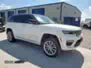 2023 Jeep Grand Cherokee Summit z VIN 1C4RJHEG4P8101904, wystawiony jako Copart lot #84244315 z przebiegiem 42 447 mil mil oraz Szkoda całkowita • Salvage title. Historia ofert i sprzedaży dostępna na DreamBid. Obrazek 4.