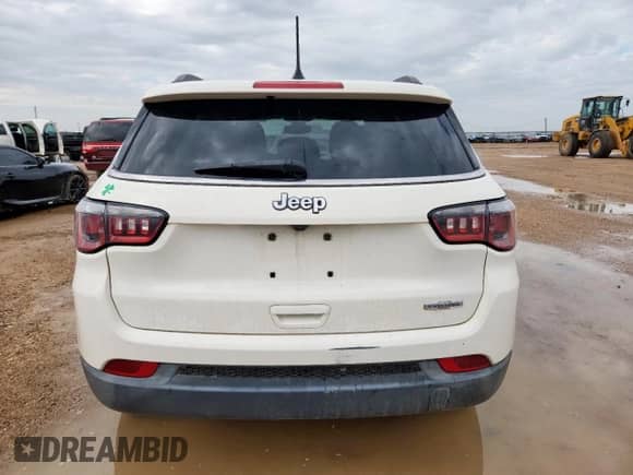 2018 Jeep Compass Latitude z VIN 3C4NJCBB9JT108608, wystawiony jako Copart lot #62002645 z przebiegiem 116 450 mil mil oraz Czysty tytuł • Clean title. Historia ofert i sprzedaży dostępna na DreamBid. Obrazek 6.