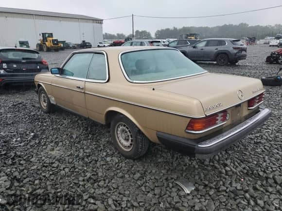 1984 Mercedes-Benz 300 с VIN WDBAB53A1EA138940, выставлен на аукционе Copart как лот 81233135 с пробегом 159 226 миль миль и Чистый • Clean title. История ставок и продаж доступна на DreamBid. Изображение 2.