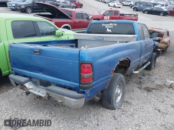 1999 Dodge 2500 с VIN 3B7KF23Z2XG198972, выставлен на аукционе IAAI как лот 41106936 с пробегом 213 609 миль миль и . История ставок и продаж доступна на DreamBid. Изображение 4.