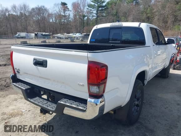 2021 Toyota Tacoma SR5 z VIN 3TMDZ5BN4MM118505, wystawiony jako IAAI lot #41920089 z przebiegiem 30 693 mil mil oraz . Historia ofert i sprzedaży dostępna na DreamBid. Obrazek 4.