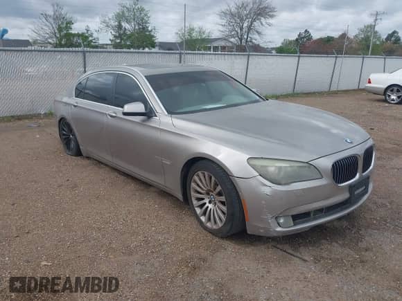 2009 BMW 7 Series 750Li with VIN WBAKB83559CY59747, listed as a IAAI auction lot 41811372 with 135,193 mi miles and . Bid and sale history available at DreamBid. Image 6.